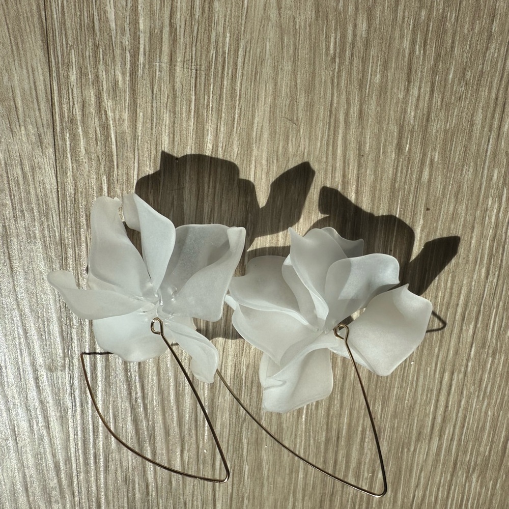 Elegant White Floral Earrings